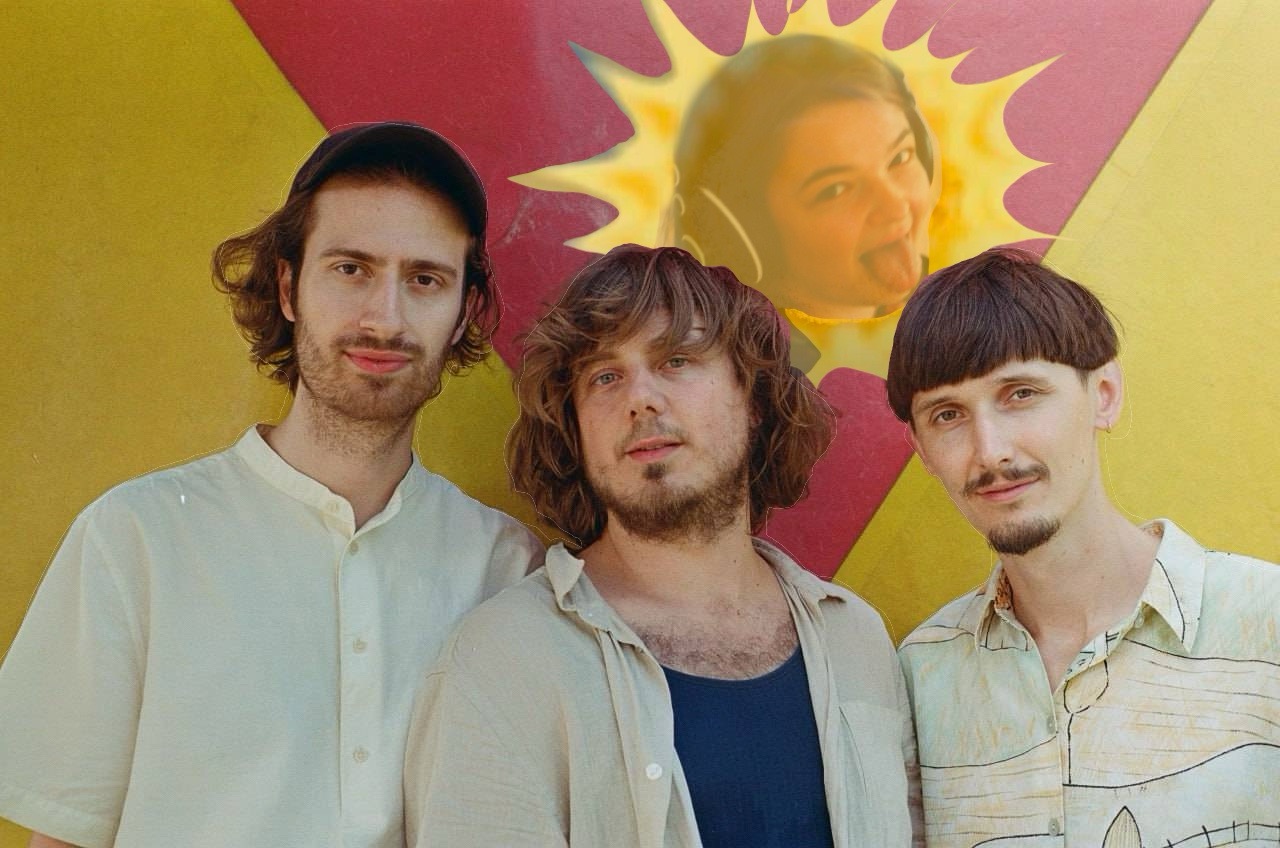David, Mario und Bernhard vor einer Wand, im Hintergrund Juka's Gesicht in einer Sonne.